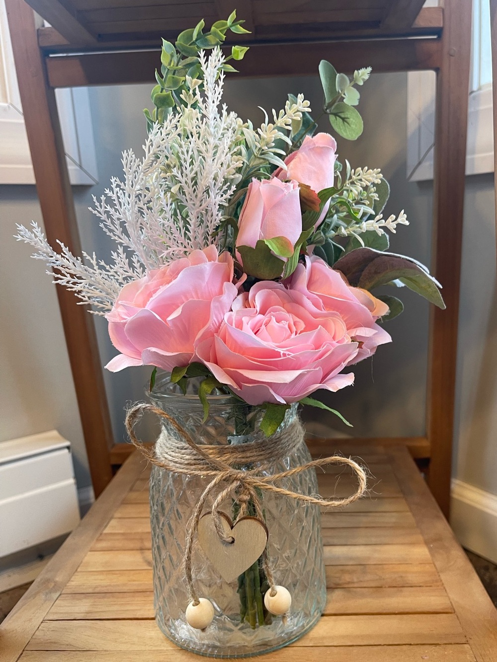 Pink Artificial Rose Bouquet in Decorative Glass Vase 🌼